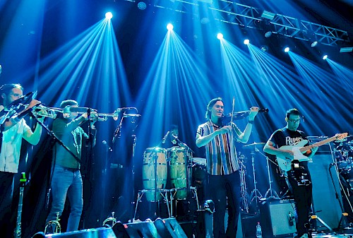 Snarky Puppy Image